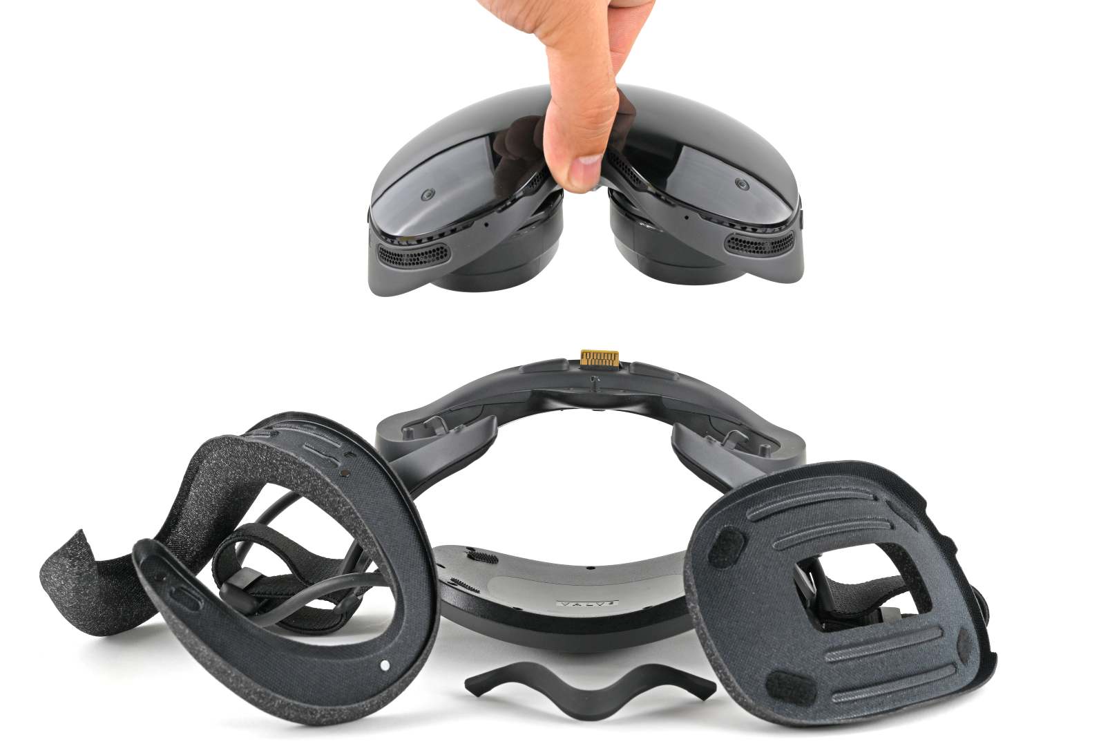 iFixit Steam Frame teardown: optical unit detached from headband with replaceable foams and nose bridge