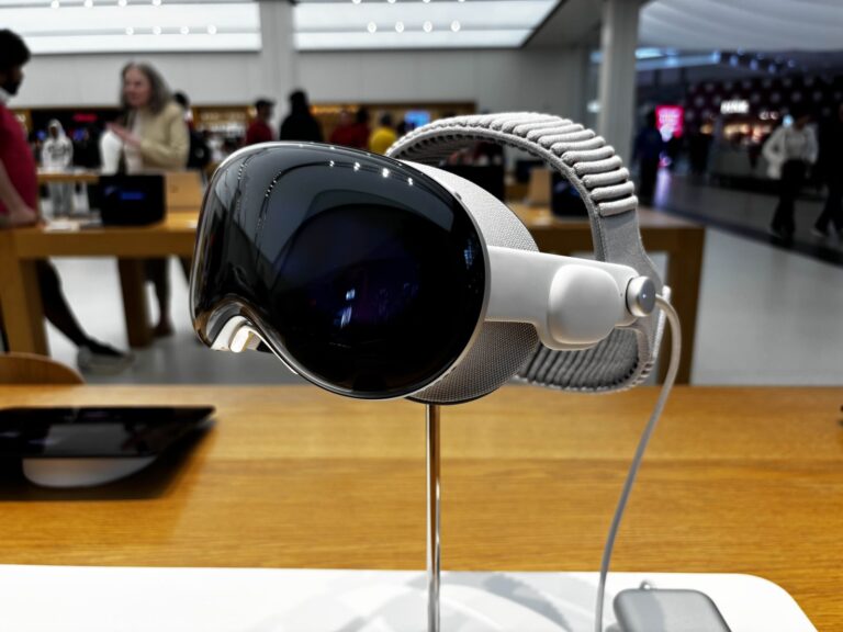 Apple Vision Pro on display — Safari Immersive API feature image