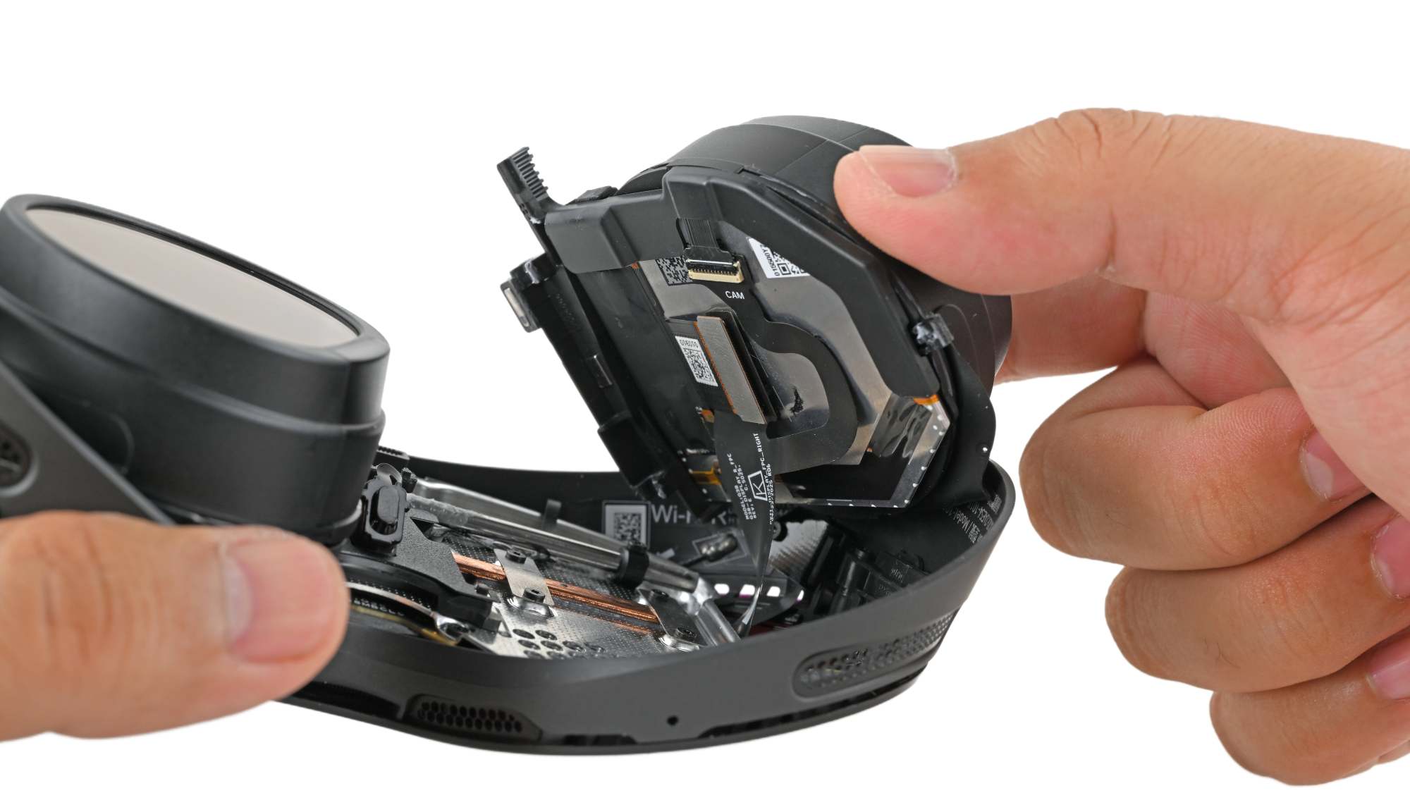 Steam Frame optical assemblies lifted from IPD rail during iFixit teardown