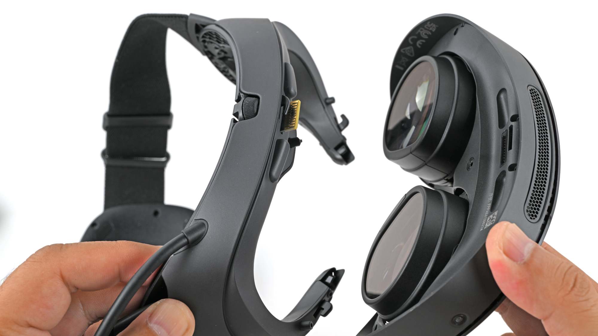 Steam Frame optical-compute half separated from headband strap connector