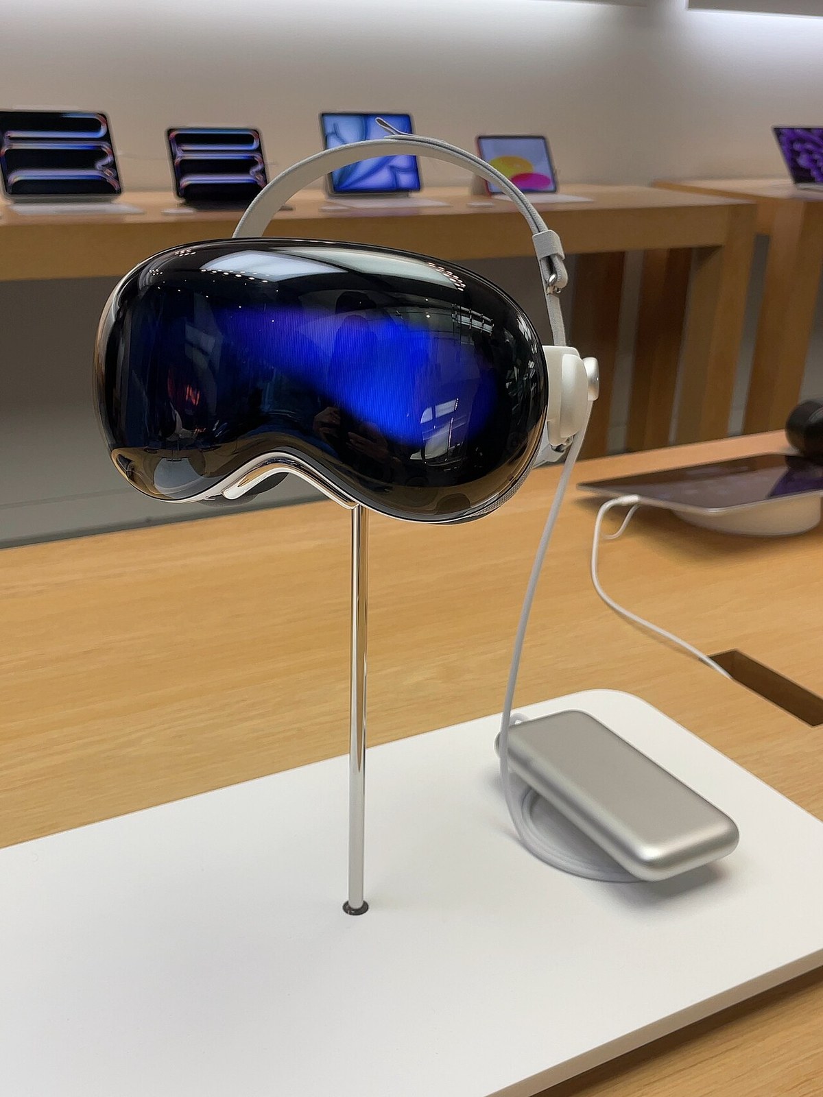 Apple Vision Pro demo unit in Apple Store Nagoya