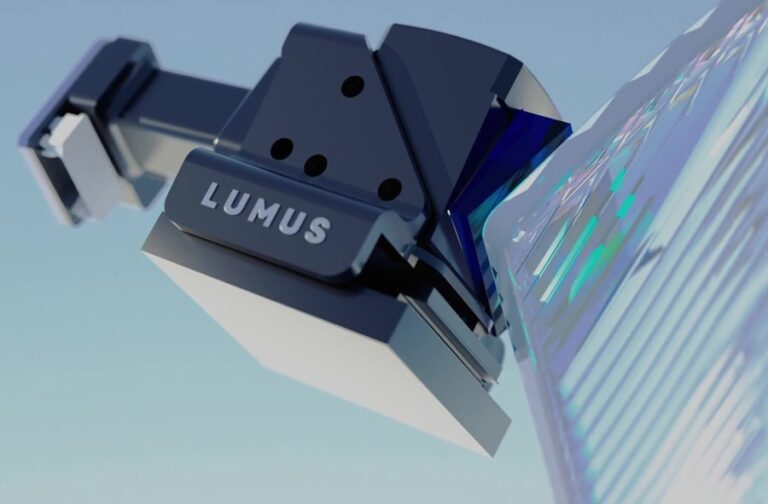 Lumus geometric waveguide optical engine with visible light path in the lens