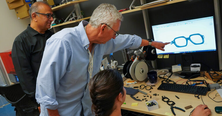Aynak team reviews a 3D model of eyeglass frames at UC San Diego's Qualcomm Institute