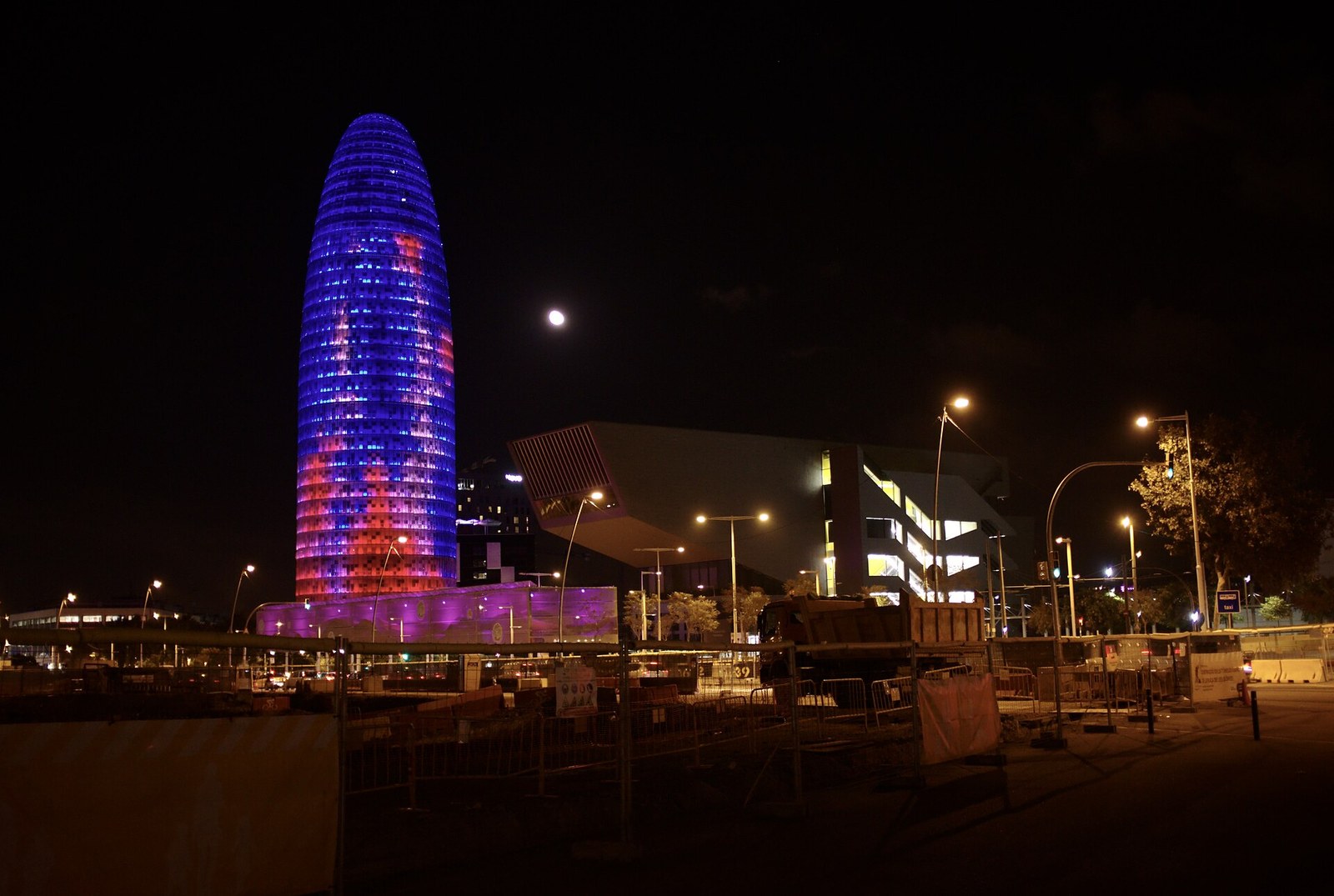 Plaça de les Glòries Catalanes in Barcelona near Sandbox VR Les Glòries