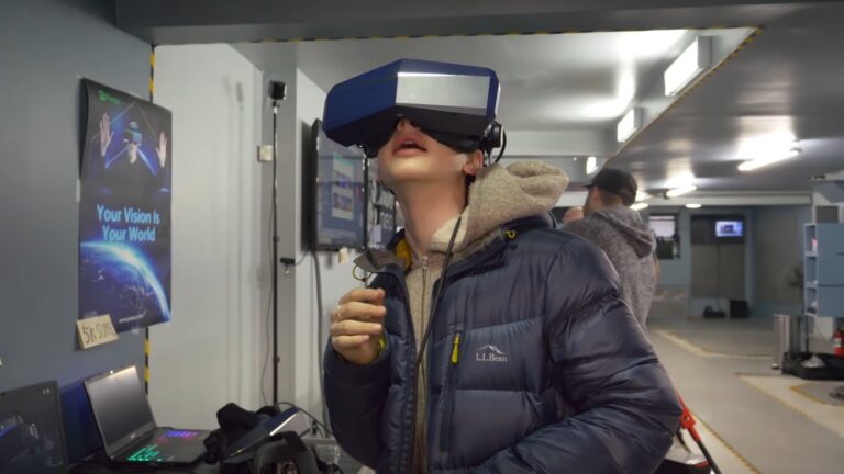 A visitor tries a Pimax 8KX headset at a Pimax demo session (Calvinyau, CC BY-SA 4.0, Wikimedia Commons)